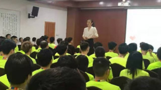 哪有什么歲月靜好 不過是有人替你負重前行