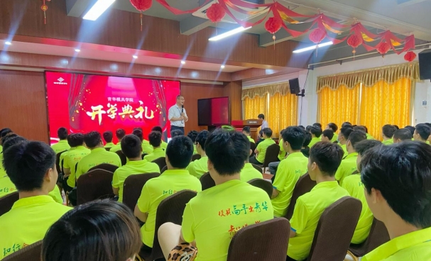 初夏的五月，萬物并秀--迎青華5月開學(xué)典禮